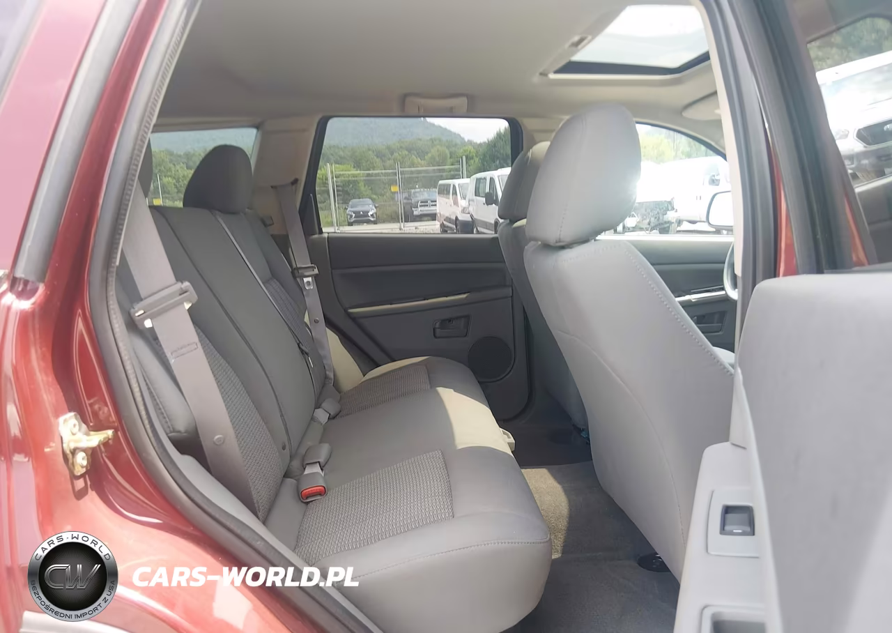 2007 Jeep Grand Cherokee Laredo VIN:1J8HR48N87C651765 - 8
