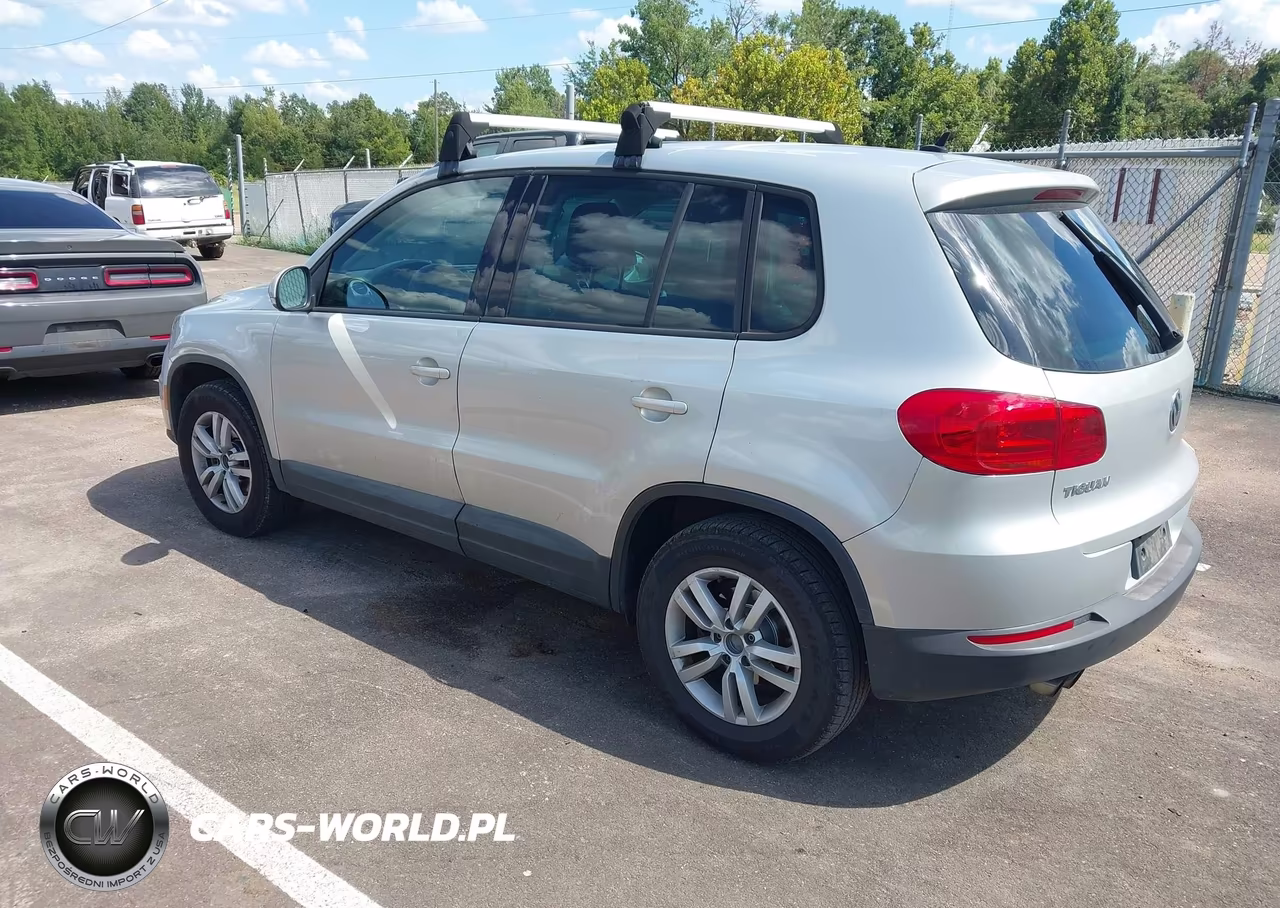 2012 Volkswagen Tiguan Le VIN:WVGAV7AX7CW569774 - 3