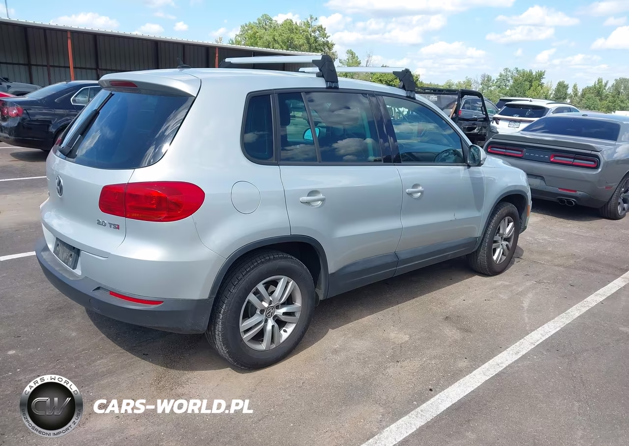 2012 Volkswagen Tiguan Le VIN:WVGAV7AX7CW569774 - 4