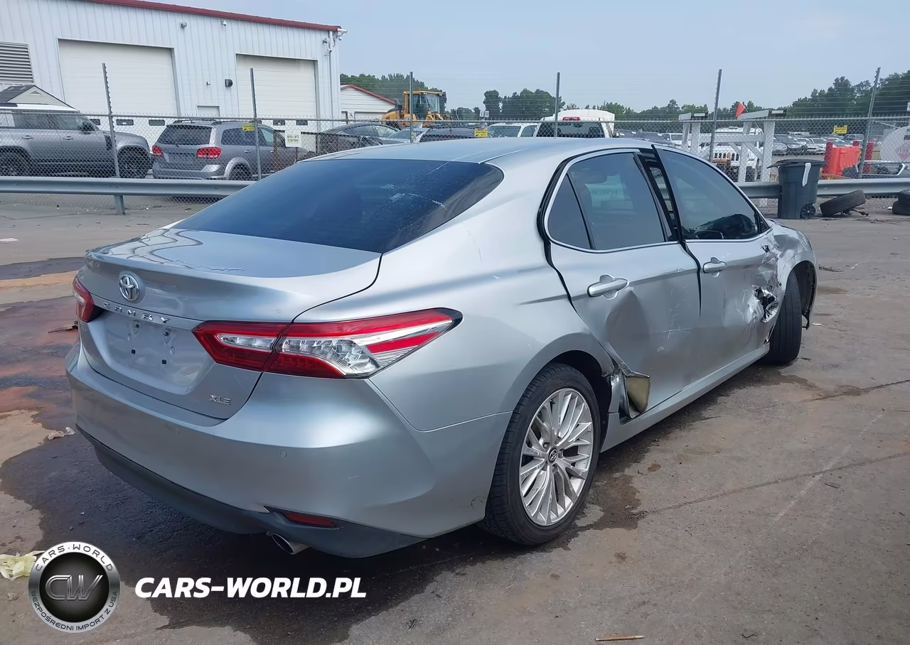 2018 Toyota Camry Xle VIN:4T1B11HK6JU008210 - 4