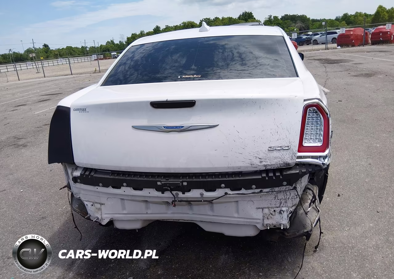 2018 Chrysler 300 Limited VIN:2C3CCAEG2JH227563 - 16