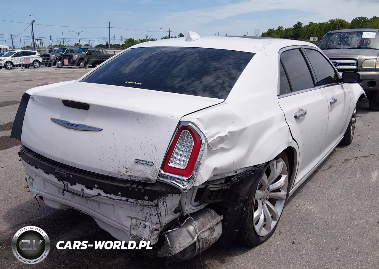 2018 Chrysler 300 Limited VIN:2C3CCAEG2JH227563 - 4