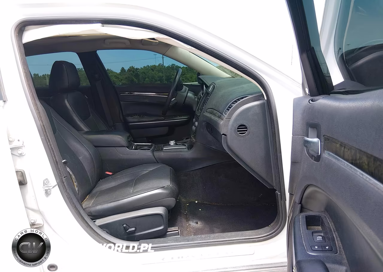 2018 Chrysler 300 Limited VIN:2C3CCAEG2JH227563 - 5