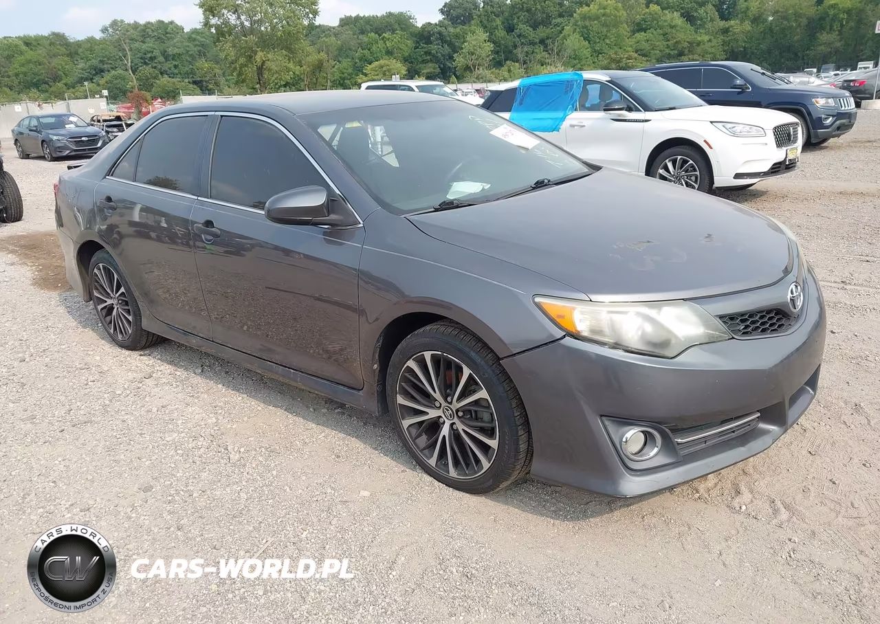 2014 Toyota Camry Se – zdjęcie 1 z 18