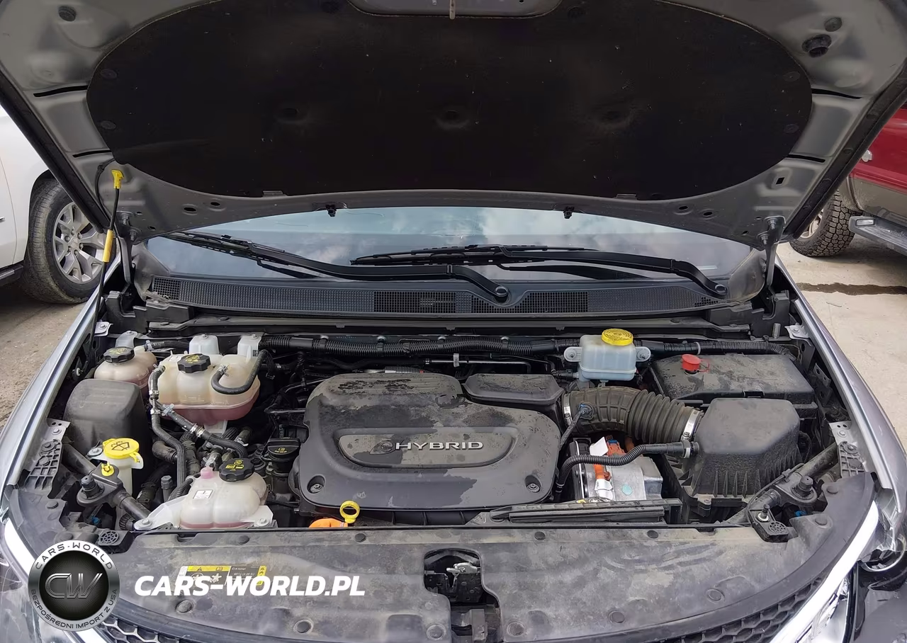 2020 Chrysler Pacifica Hybrid Limited VIN:2C4RC1N78LR288211 - 10