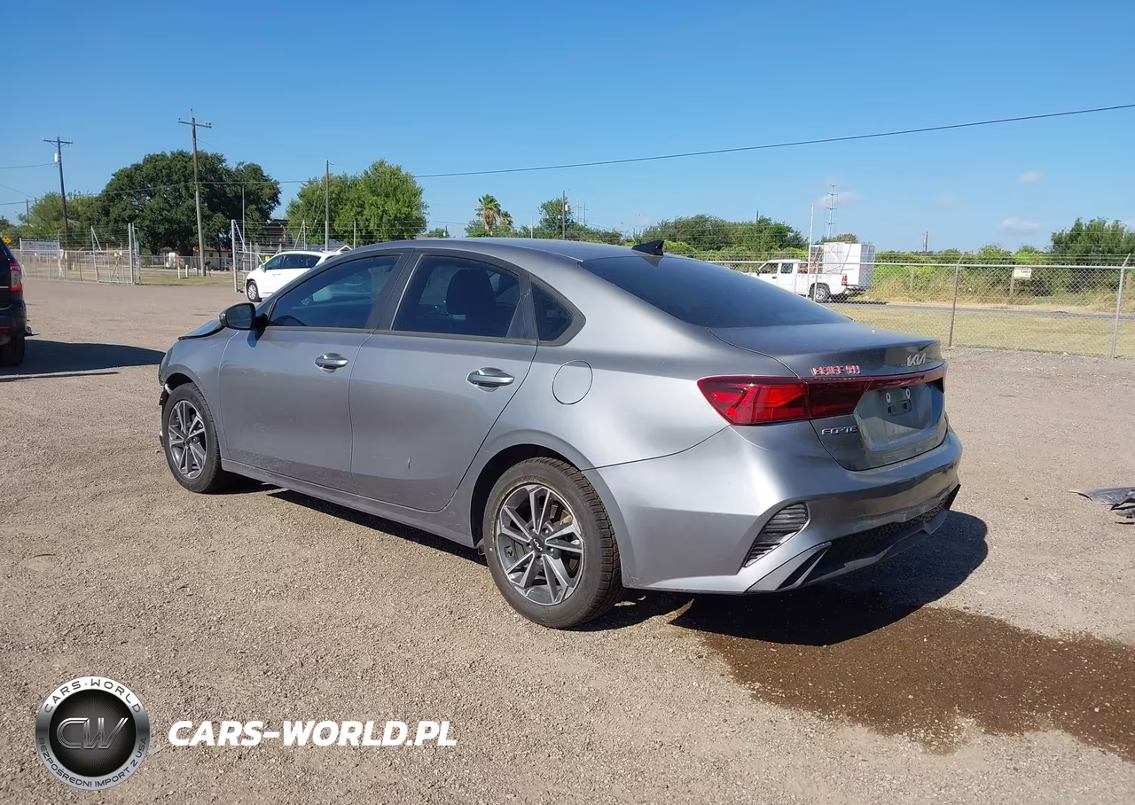 2023 Kia Forte Lxs VIN:3KPF24AD5PE631812 - 3