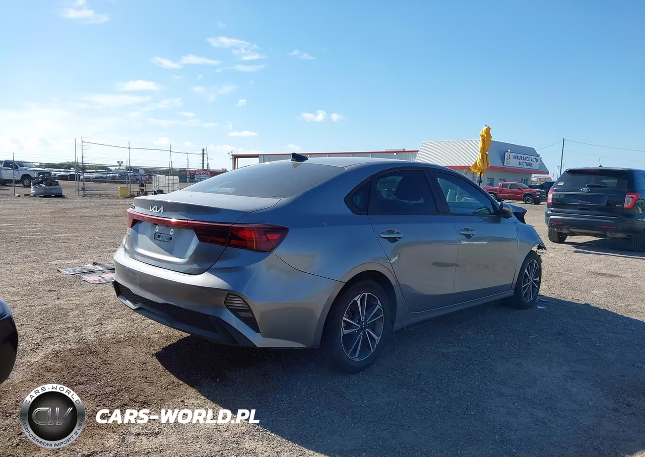 2023 Kia Forte Lxs VIN:3KPF24AD5PE631812 - 4