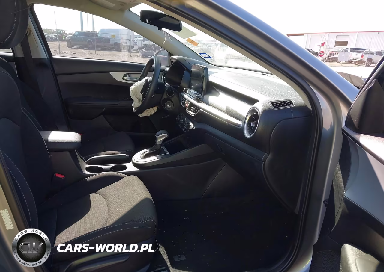 2023 Kia Forte Lxs VIN:3KPF24AD5PE631812 - 5