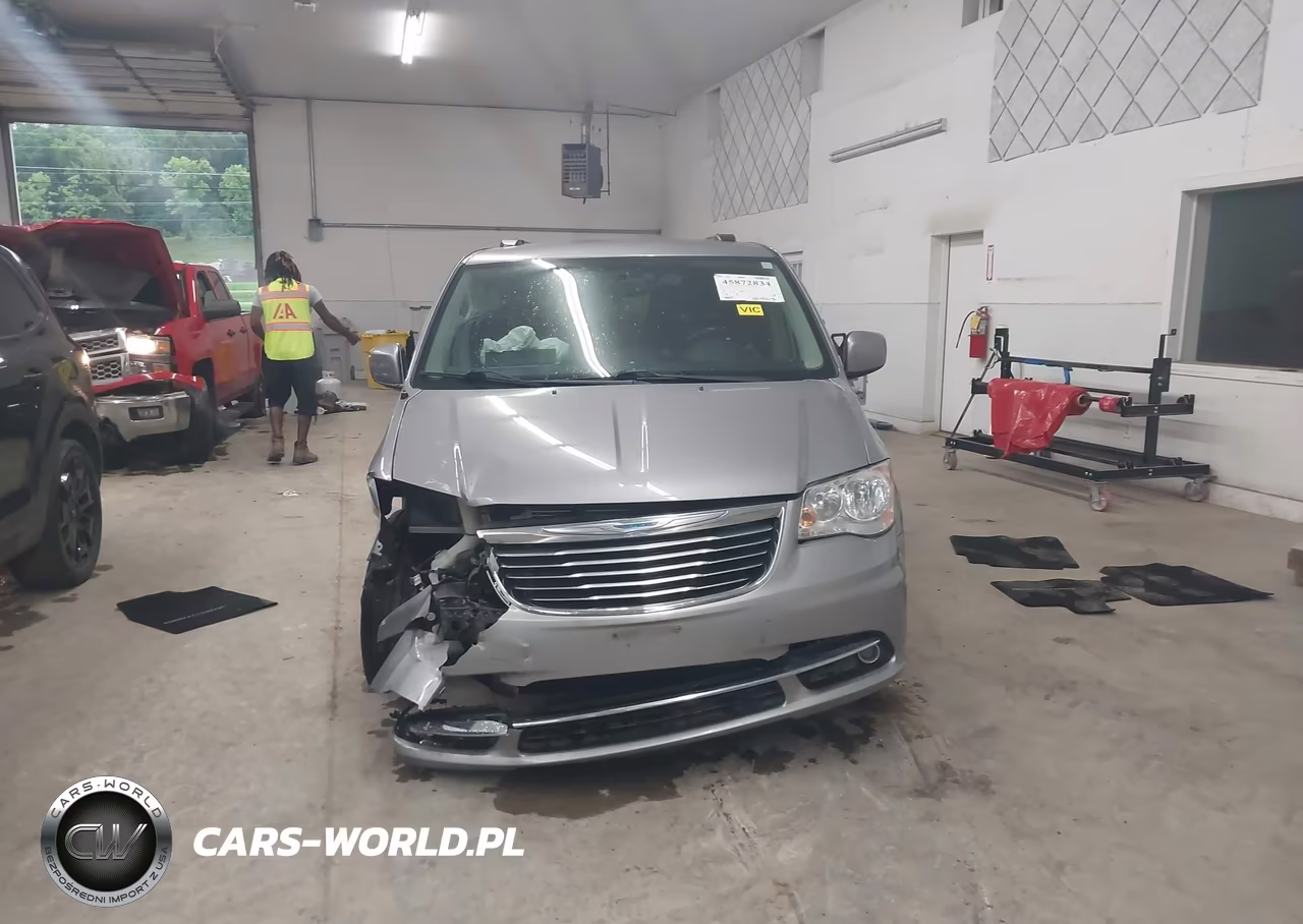 2015 Chrysler Town & Country Touring VIN:2C4RC1BG2FR698091 - 12