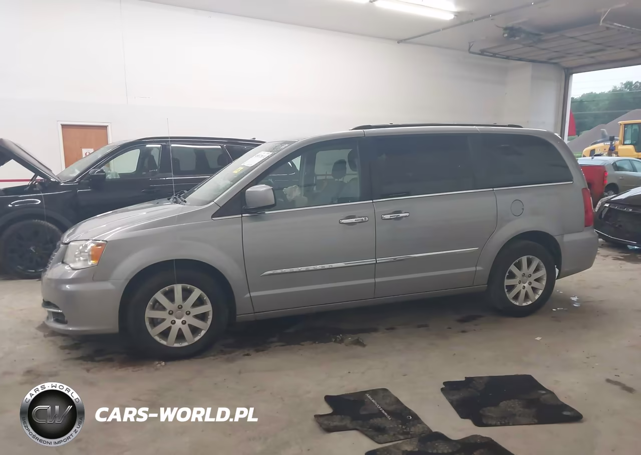2015 Chrysler Town & Country Touring VIN:2C4RC1BG2FR698091 - 14