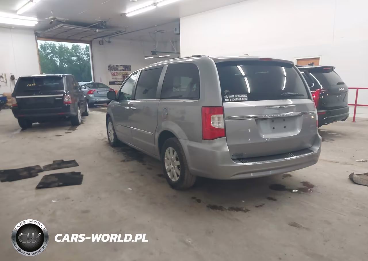 2015 Chrysler Town & Country Touring VIN:2C4RC1BG2FR698091 - 3