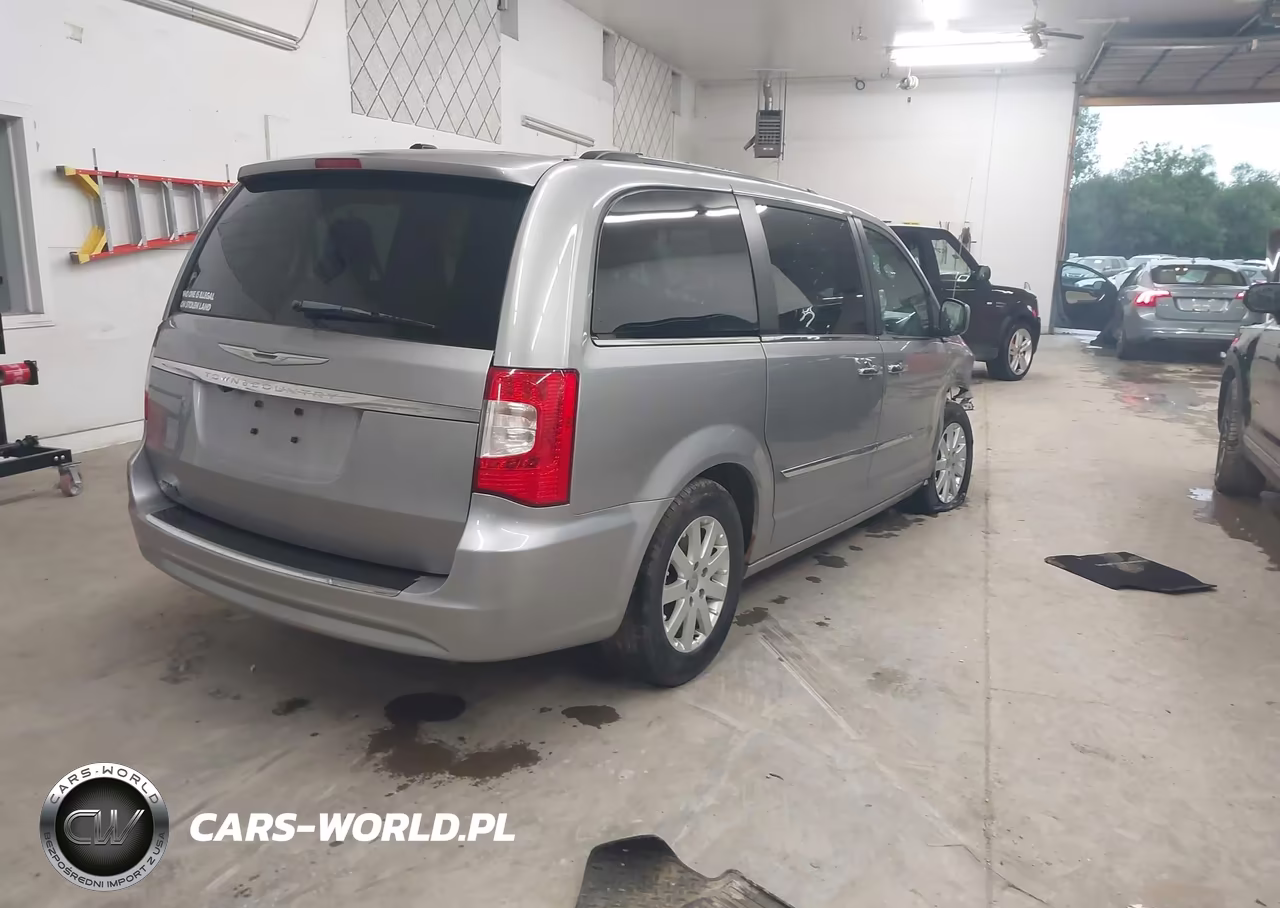 2015 Chrysler Town & Country Touring VIN:2C4RC1BG2FR698091 - 4