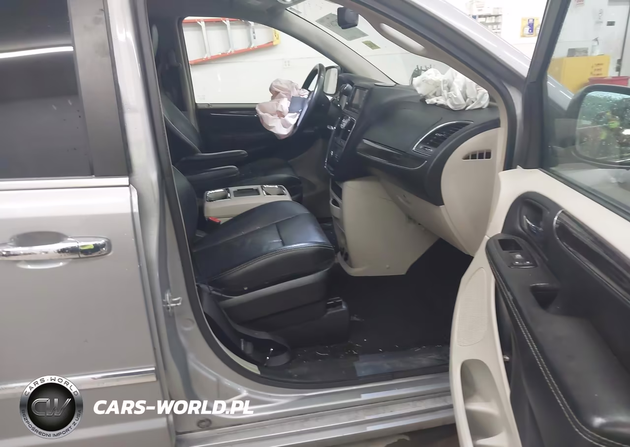 2015 Chrysler Town & Country Touring VIN:2C4RC1BG2FR698091 - 5
