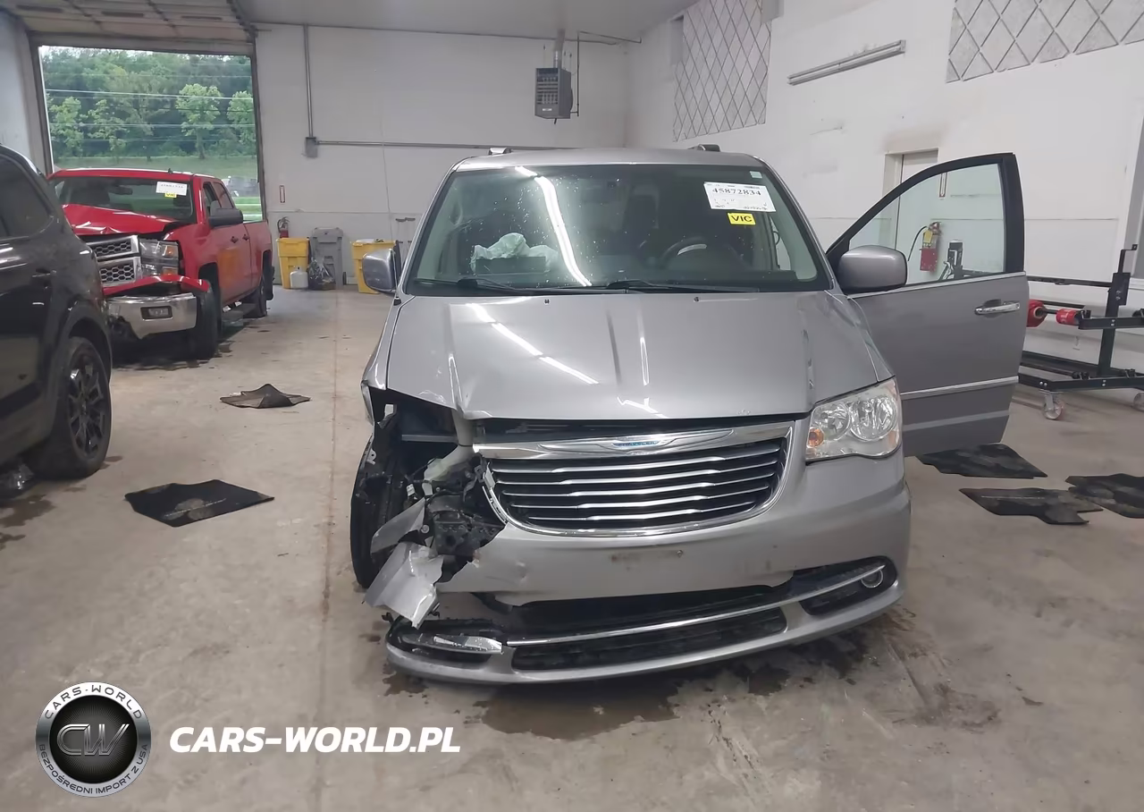 2015 Chrysler Town & Country Touring VIN:2C4RC1BG2FR698091 - 6