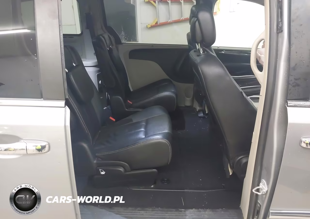 2015 Chrysler Town & Country Touring VIN:2C4RC1BG2FR698091 - 8