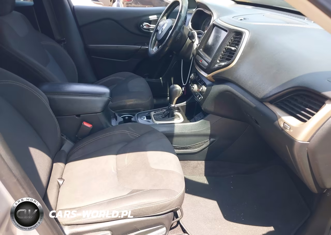 2016 Jeep Cherokee Latitude VIN:1C4PJLCB1GW201441 - 5