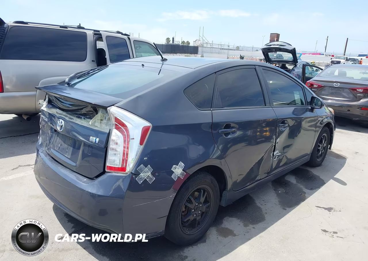 2014 Toyota Prius Two VIN:JTDKN3DU8E0371181 - 4