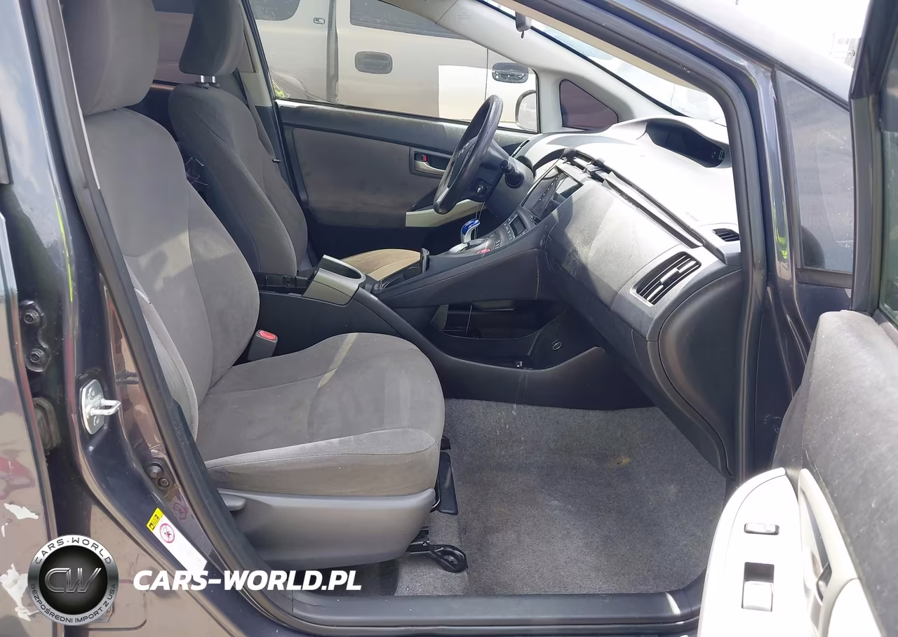 2014 Toyota Prius Two VIN:JTDKN3DU8E0371181 - 5