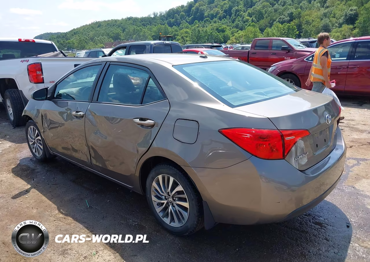 2018 Toyota Corolla Xle VIN:2T1BURHE5JC014808 - 3