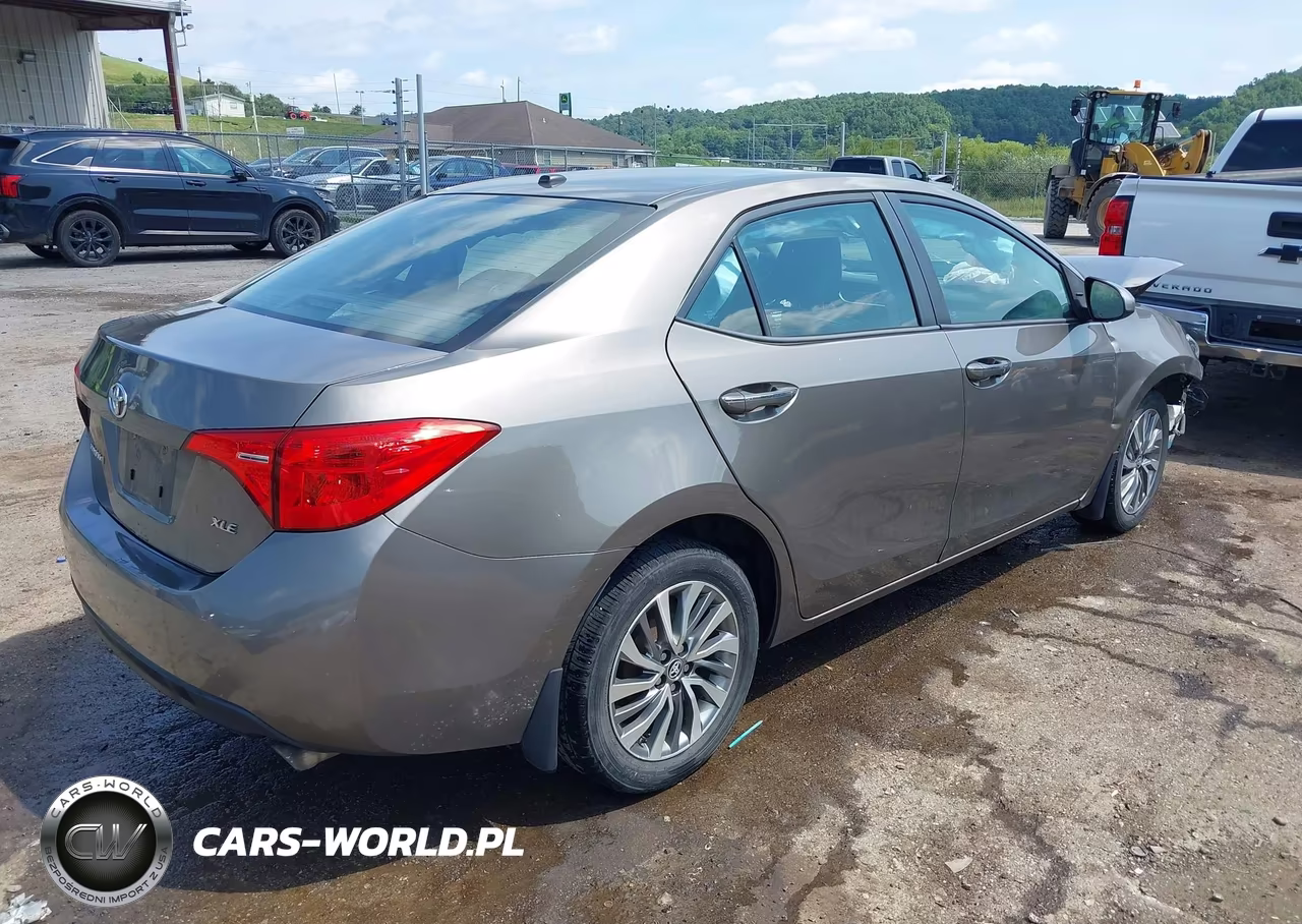 2018 Toyota Corolla Xle VIN:2T1BURHE5JC014808 - 4