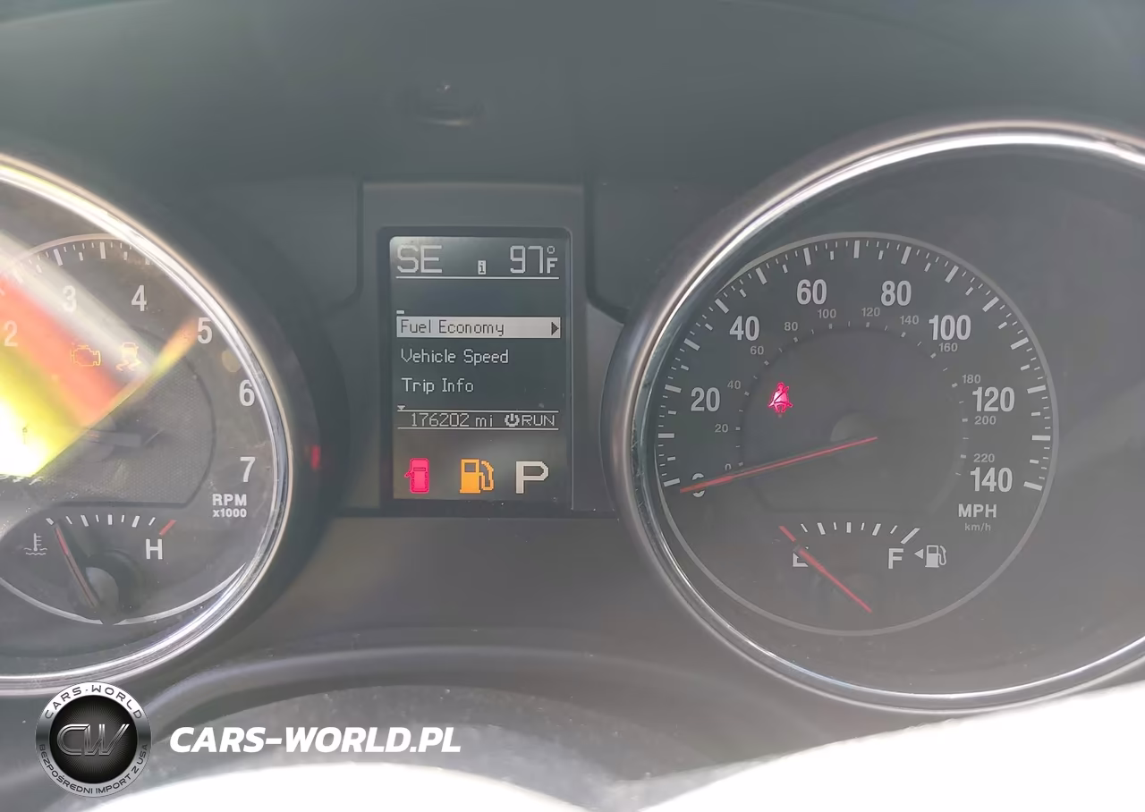 2012 Jeep Grand Cherokee Laredo VIN:1C4RJEAG1CC142759 - 7