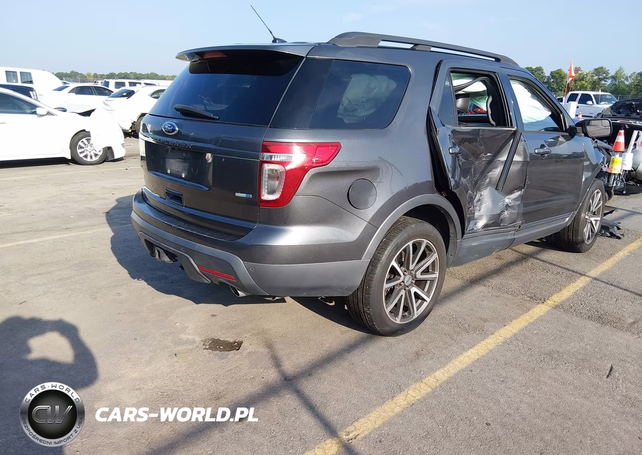 2015 Ford Explorer Xlt VIN:1FM5K8D87FGA17565 - 4