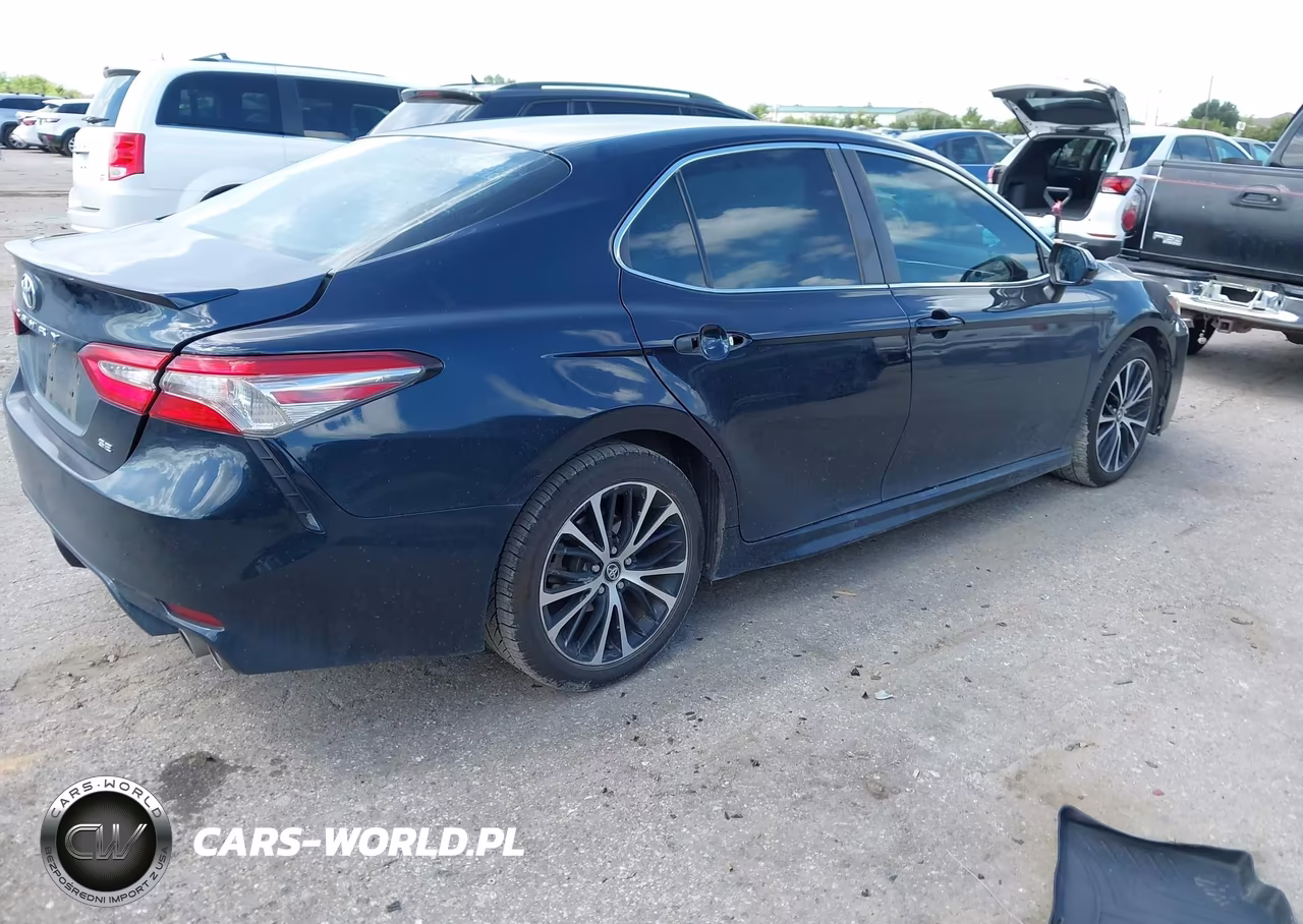 2018 Toyota Camry Se VIN:4T1B11HK0JU663009 - 4