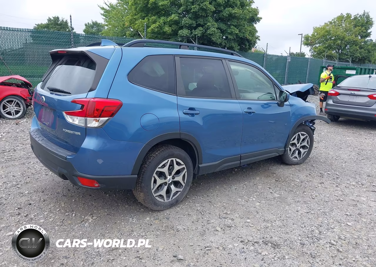 2020 Subaru Forester Premium VIN:JF2SKAJC6LH597471 - 4