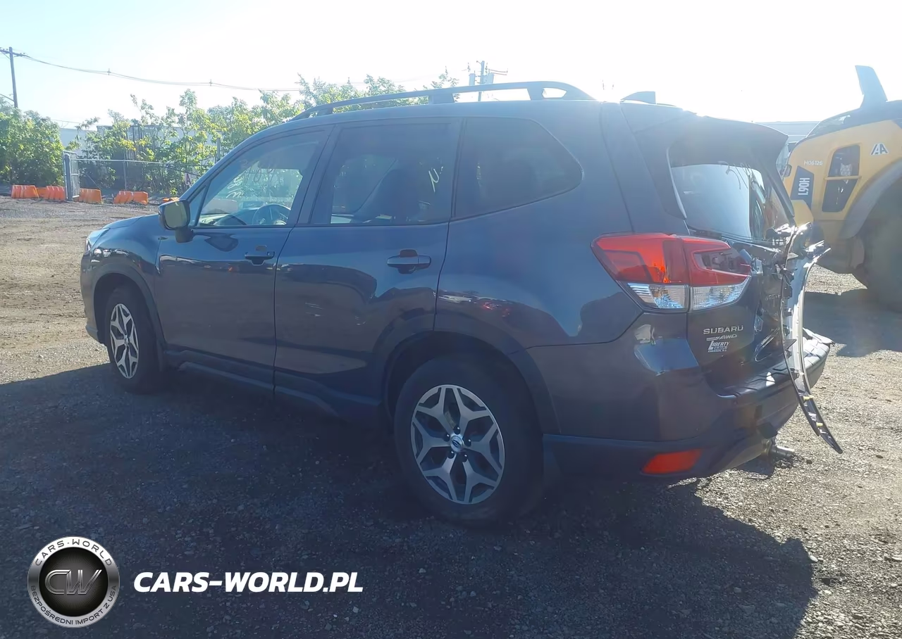 2023 Subaru Forester Premium VIN:JF2SKAEC4PH471609 - 3