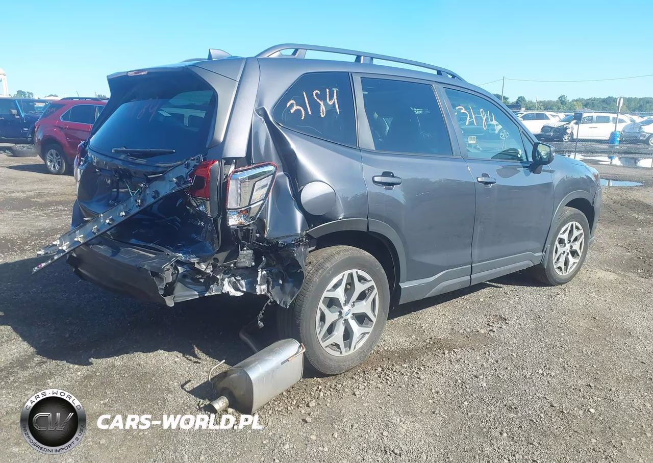 2023 Subaru Forester Premium VIN:JF2SKAEC4PH471609 - 4