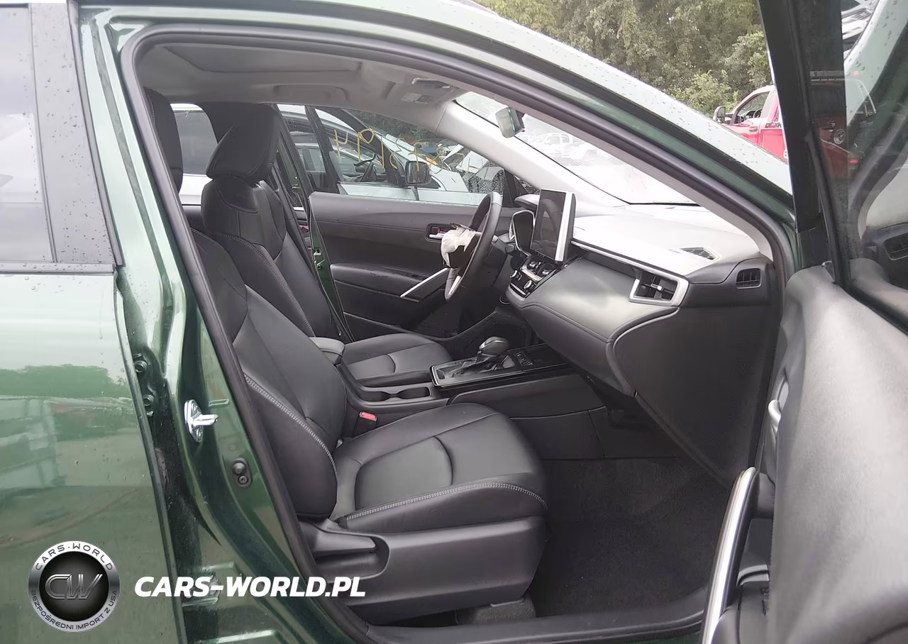 2026 Toyota Corolla Cross Xle VIN:7MUDAABG7TV180941 - 5