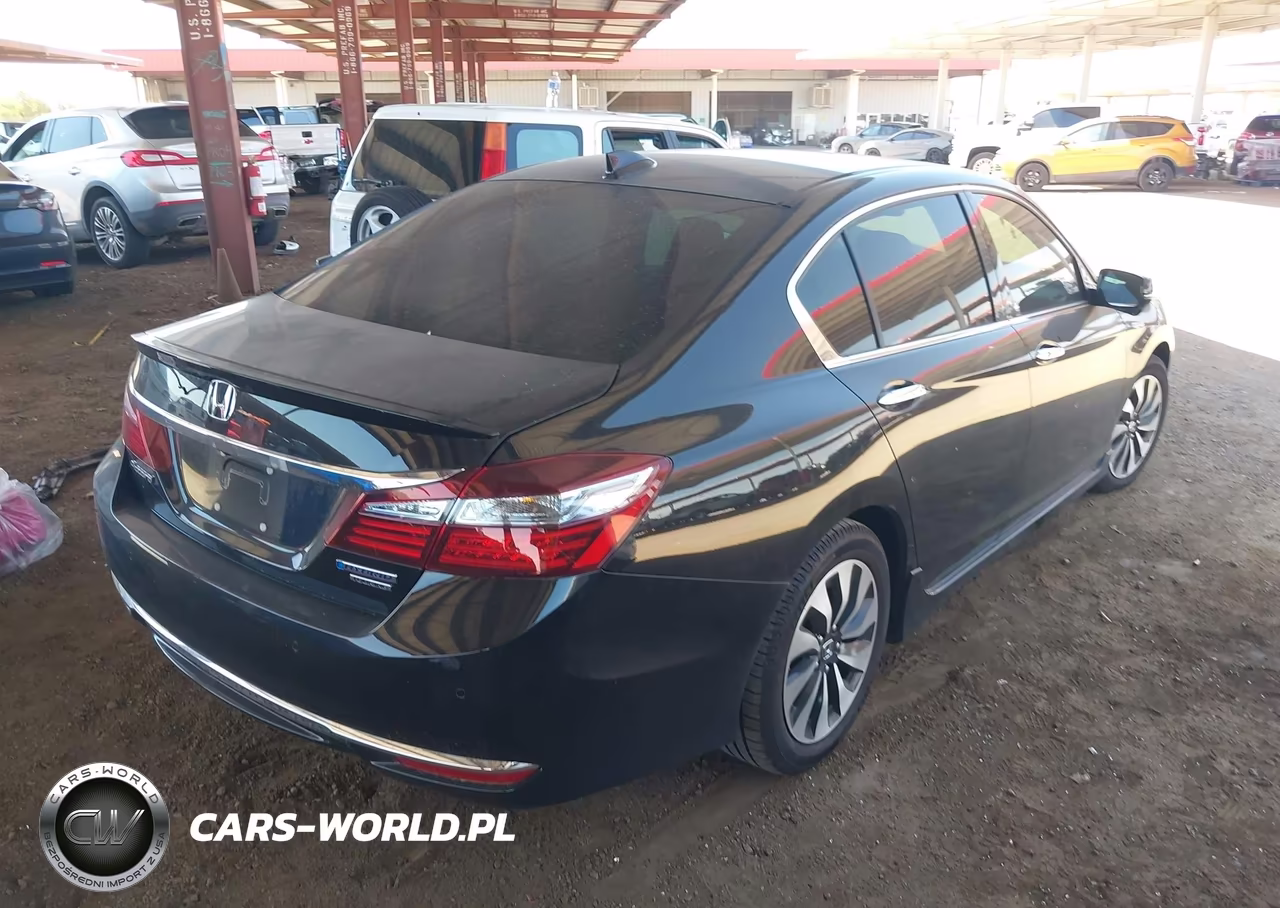 2017 Honda Accord Hybrid Touring VIN:JHMCR6F7XHC005709 - 4
