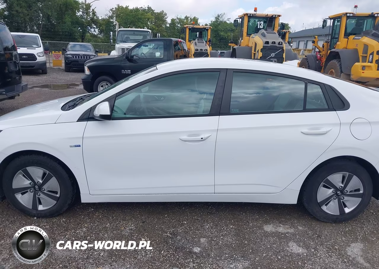 2020 Hyundai Ioniq Hybrid Blue VIN:KMHC65LC3LU232731 - 14