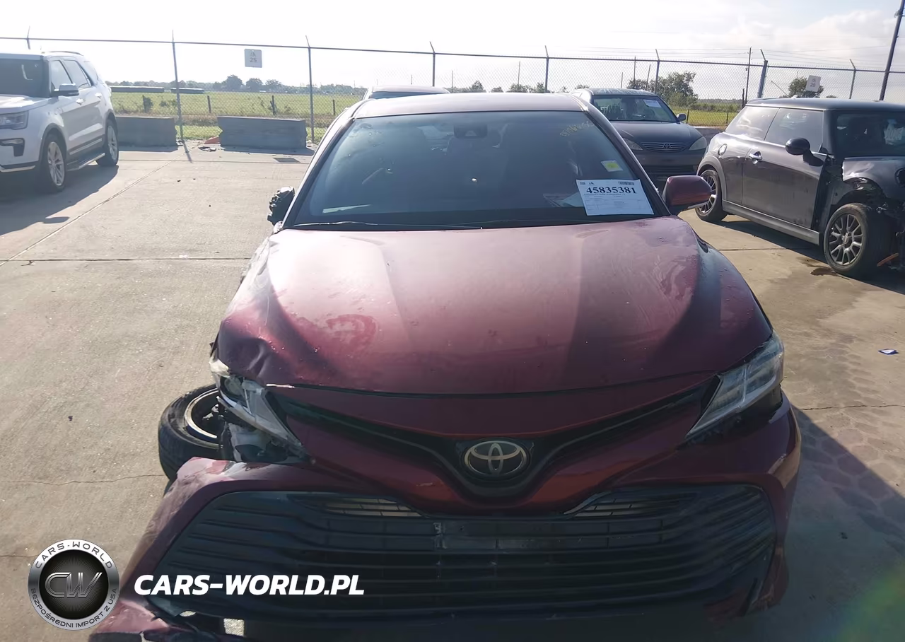 2018 Toyota Camry Le VIN:4T1B11HK8JU566107 - 11