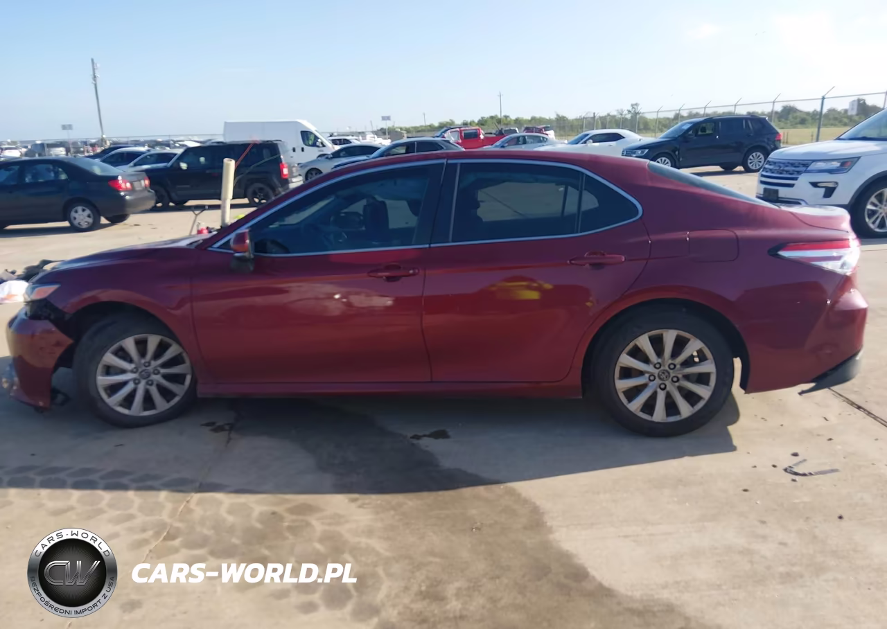 2018 Toyota Camry Le VIN:4T1B11HK8JU566107 - 13