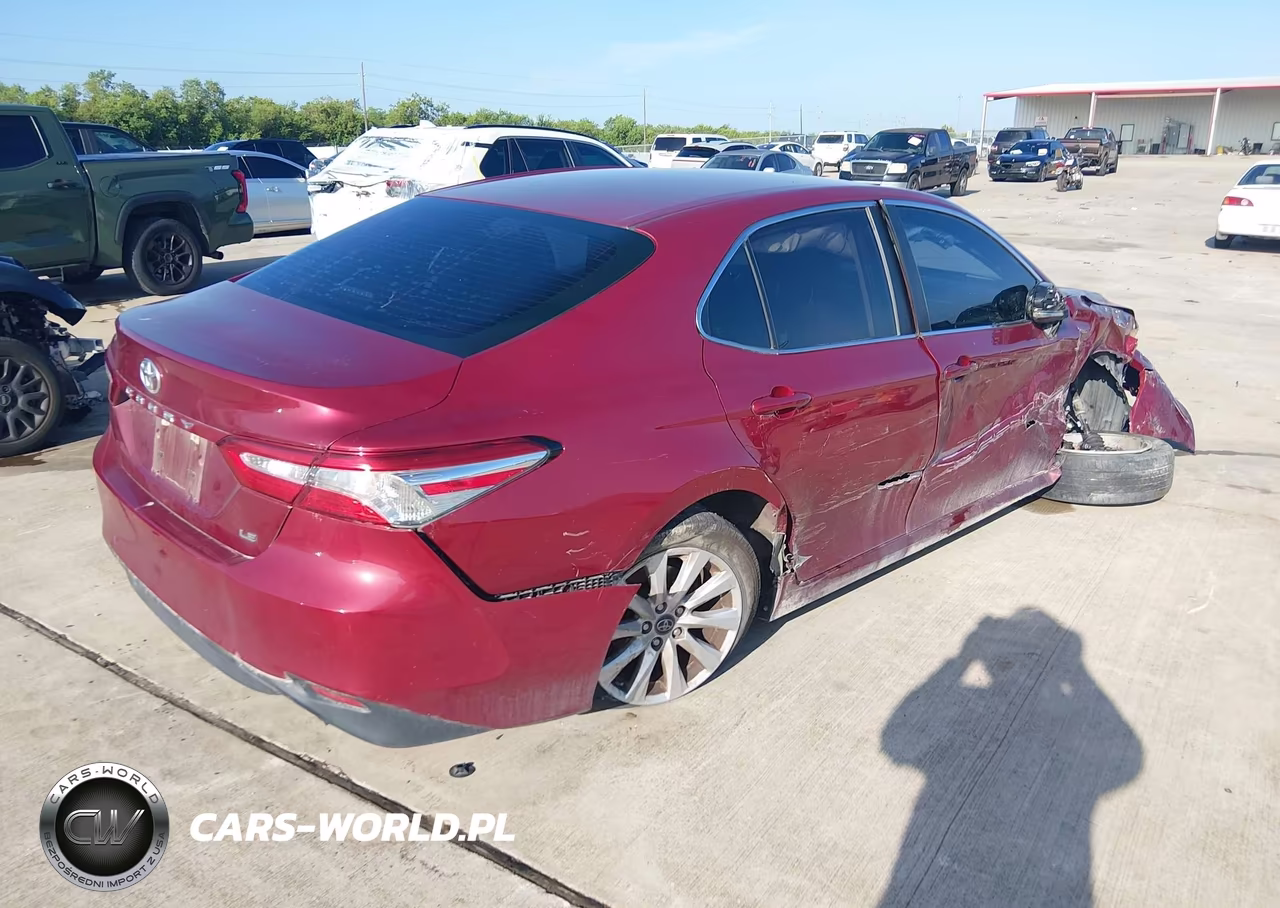 2018 Toyota Camry Le VIN:4T1B11HK8JU566107 - 4
