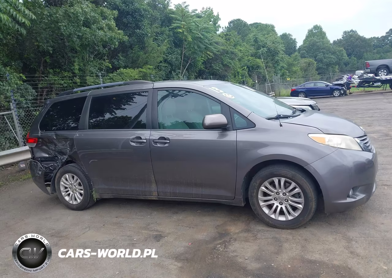2013 Toyota Sienna Xle V6 8 Passenger VIN:5TDYK3DC4DS372947 - 13