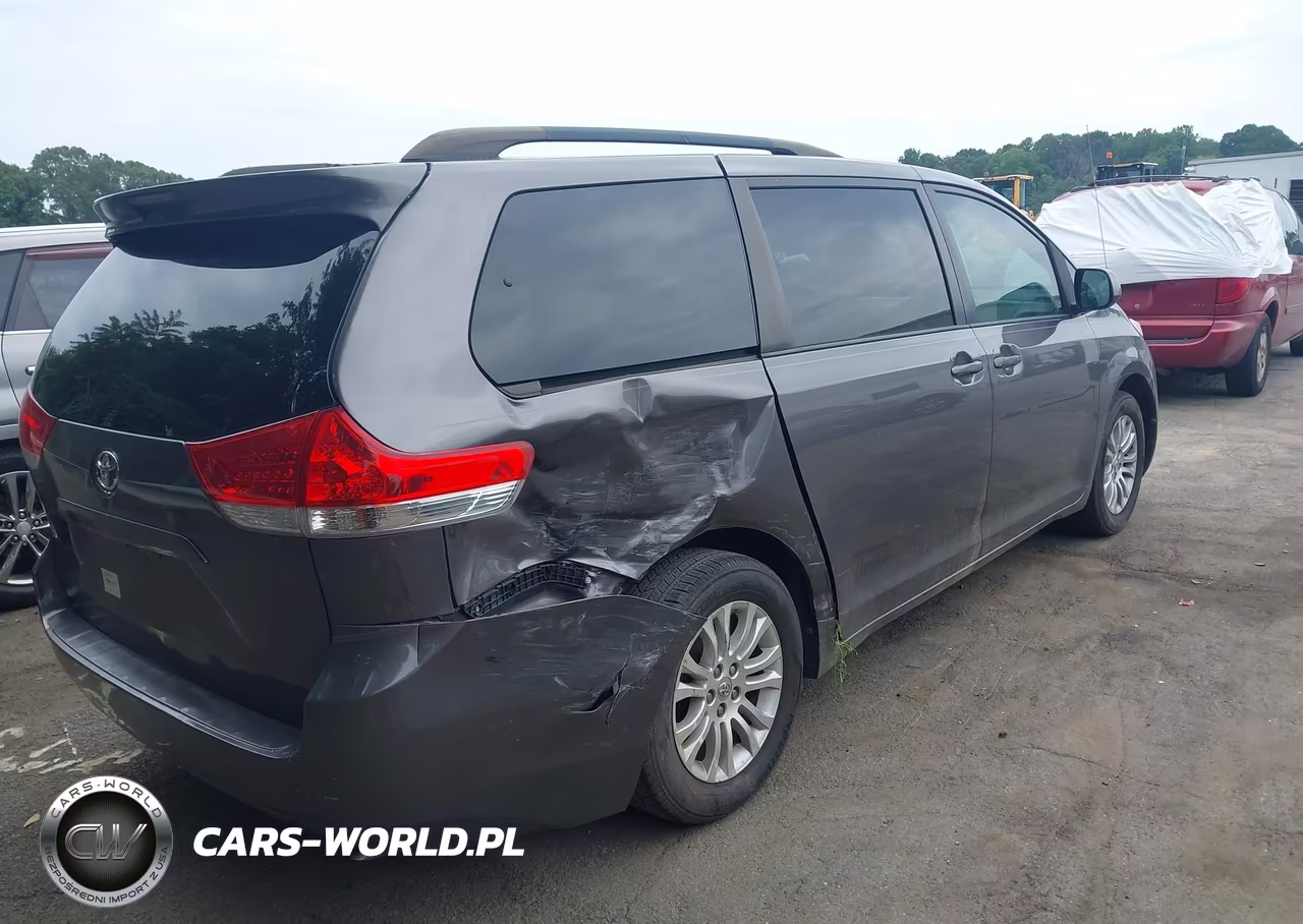 2013 Toyota Sienna Xle V6 8 Passenger VIN:5TDYK3DC4DS372947 - 4