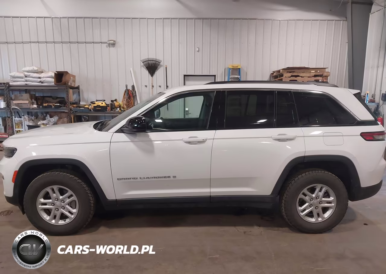 2023 Jeep Grand Cherokee Laredo 4X4 VIN:1C4RJHAGXPC658495 - 14