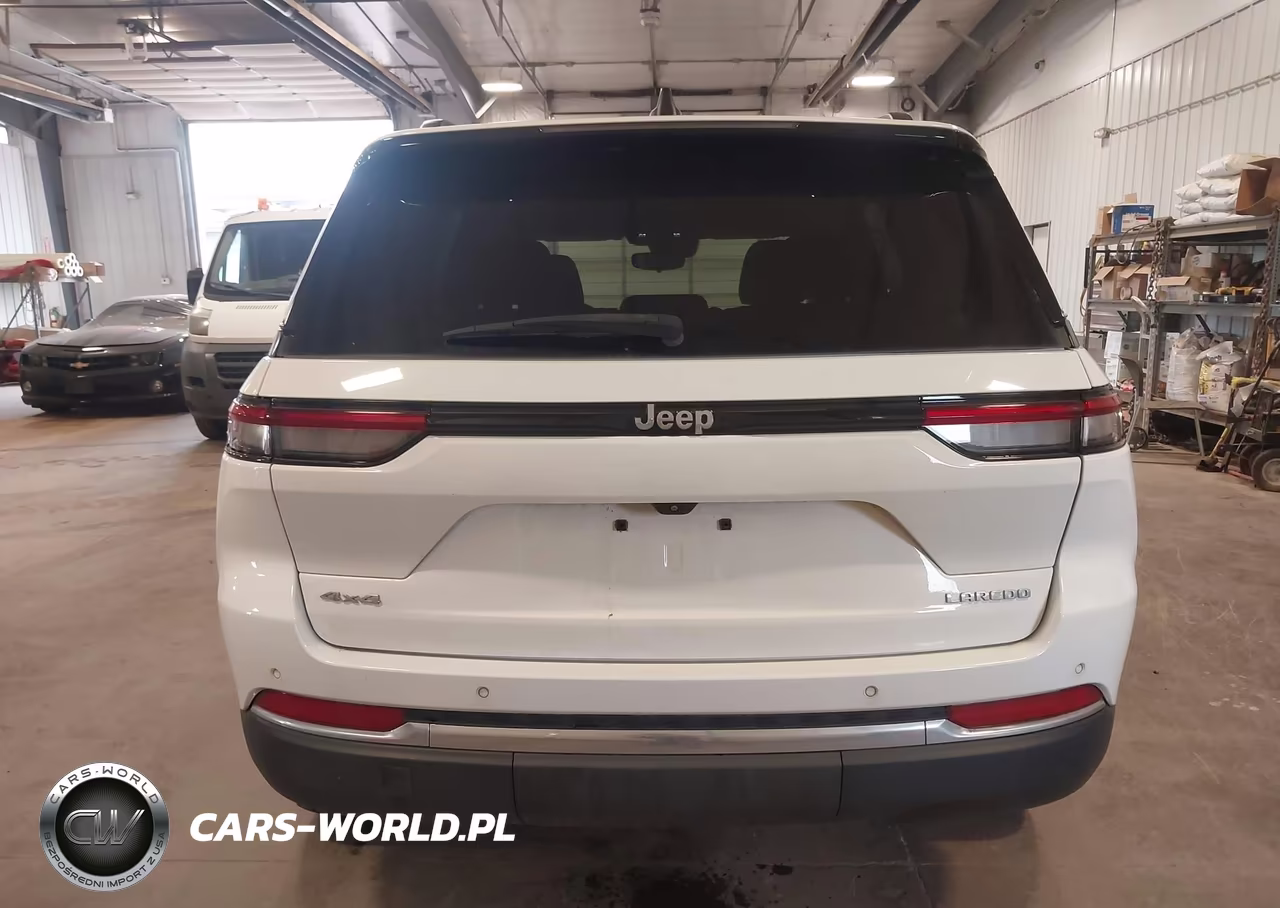 2023 Jeep Grand Cherokee Laredo 4X4 VIN:1C4RJHAGXPC658495 - 16