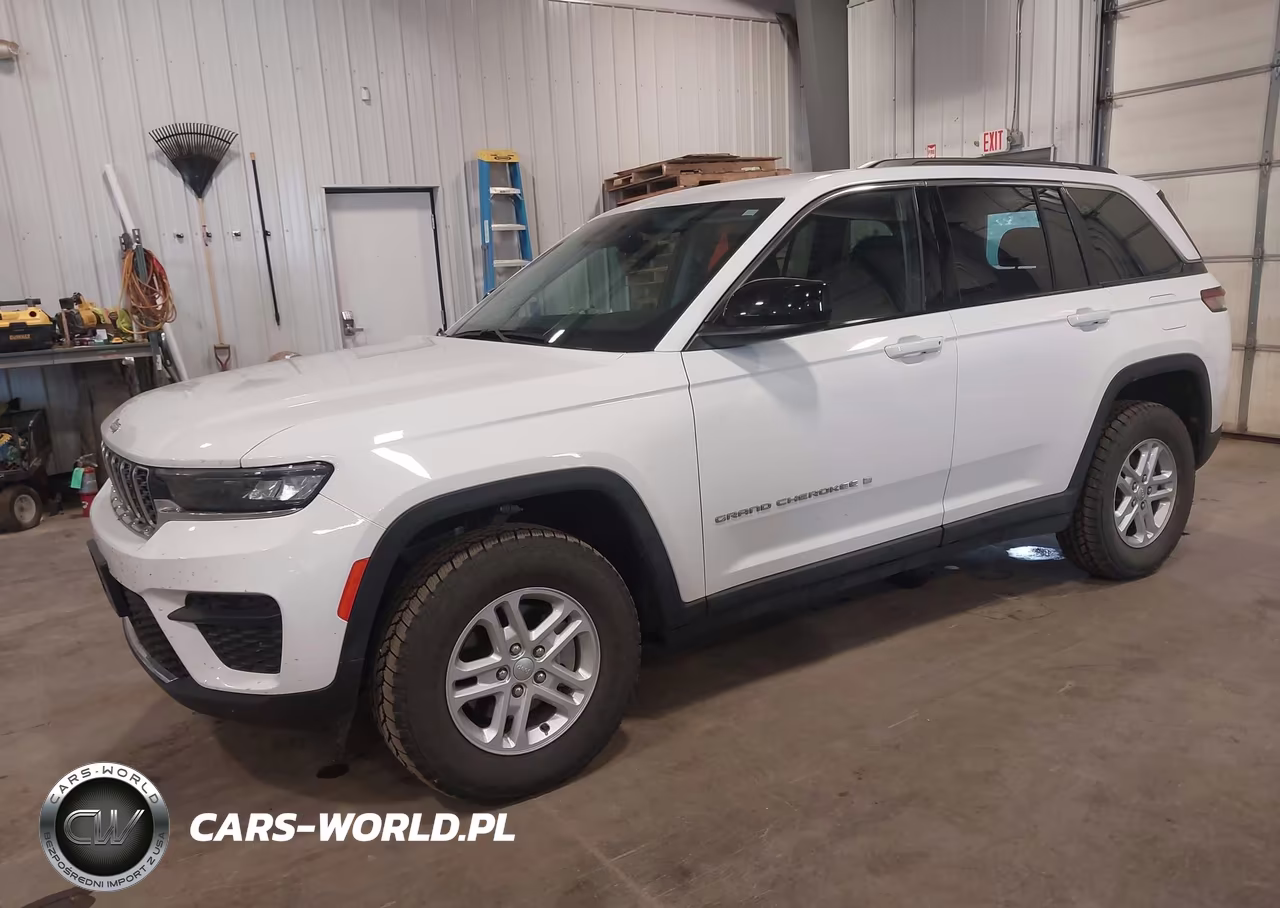 2023 Jeep Grand Cherokee Laredo 4X4 VIN:1C4RJHAGXPC658495 - 2