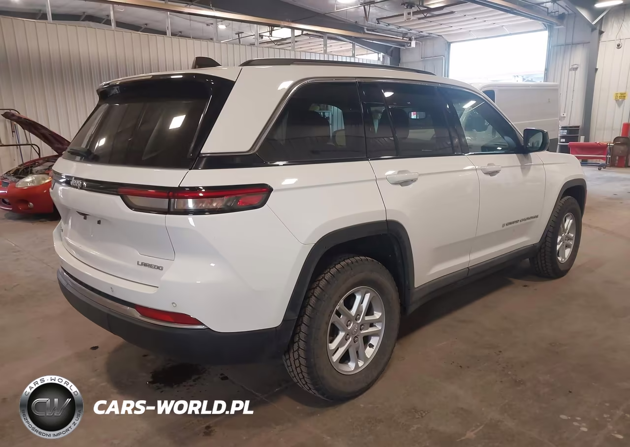 2023 Jeep Grand Cherokee Laredo 4X4 VIN:1C4RJHAGXPC658495 - 4