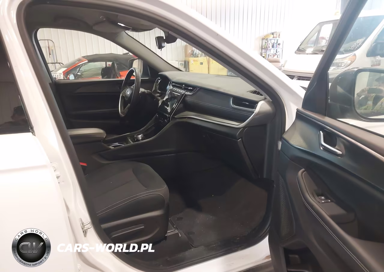 2023 Jeep Grand Cherokee Laredo 4X4 VIN:1C4RJHAGXPC658495 - 5
