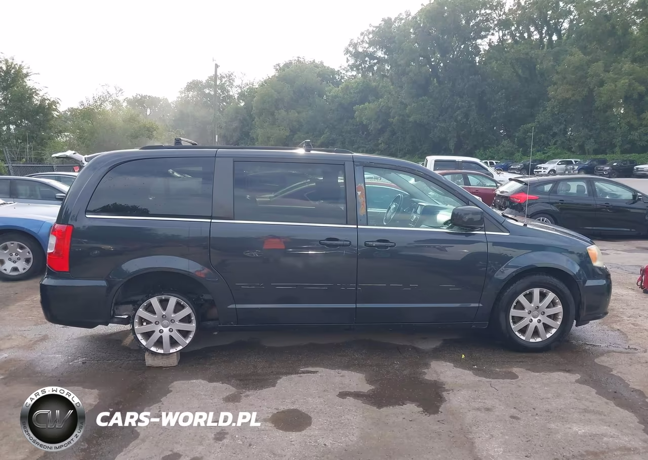 2013 Chrysler Town & Country Touring VIN:2C4RC1BG9DR779568 - 13