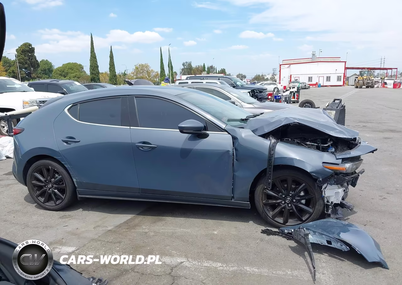 2021 Mazda Mazda3 Premium VIN:JM1BPAML3M1401850 - 13