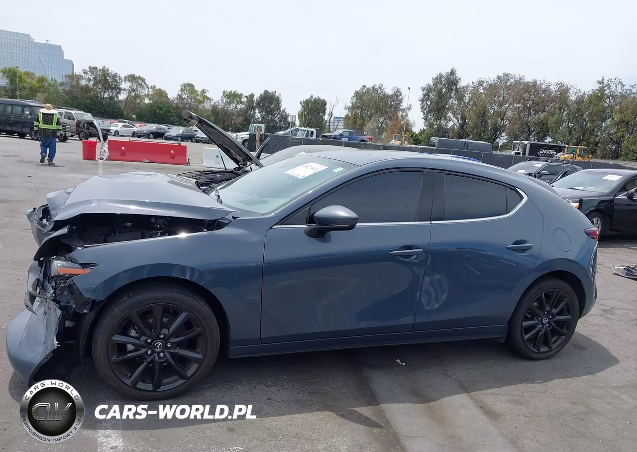 2021 Mazda Mazda3 Premium VIN:JM1BPAML3M1401850 - 14