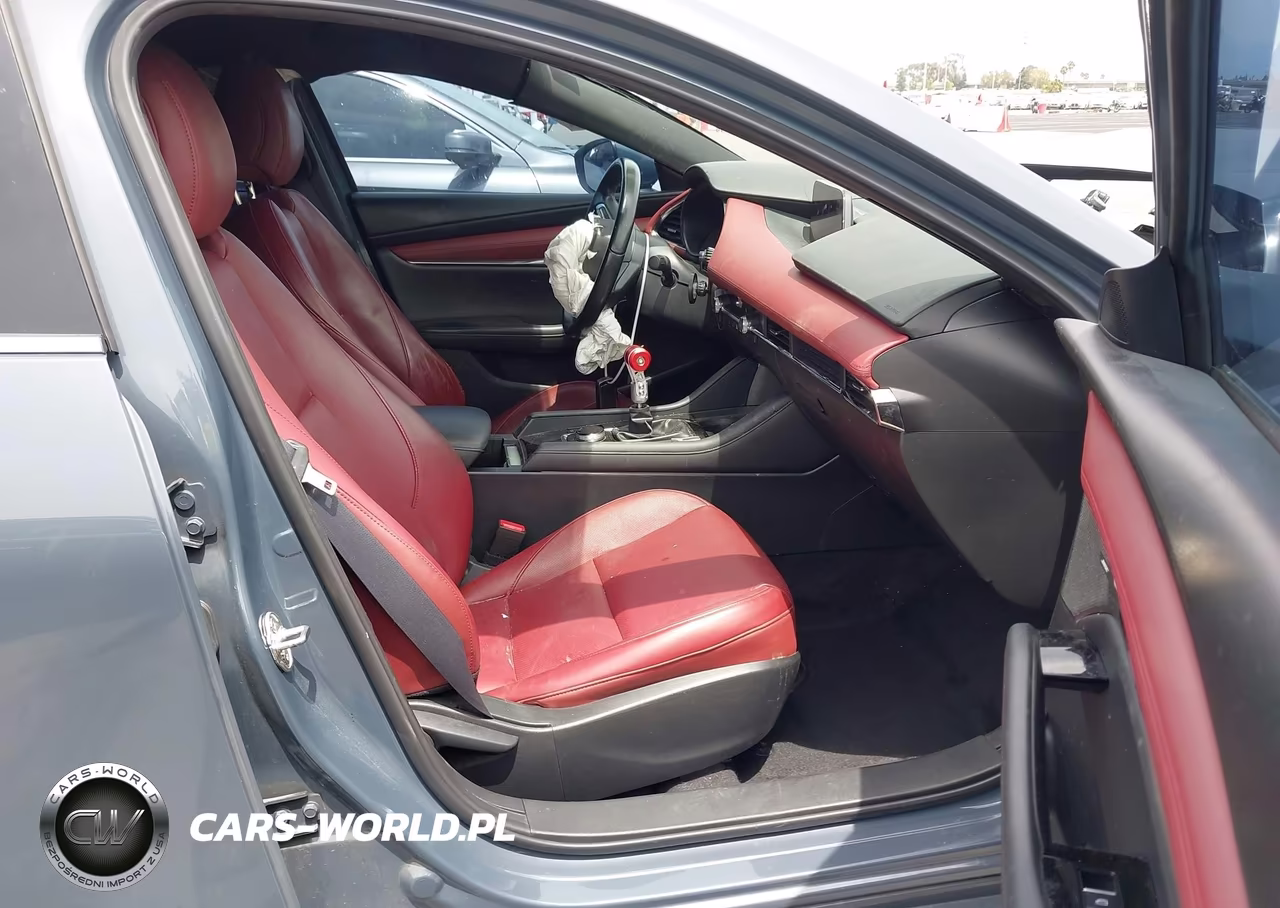 2021 Mazda Mazda3 Premium VIN:JM1BPAML3M1401850 - 5