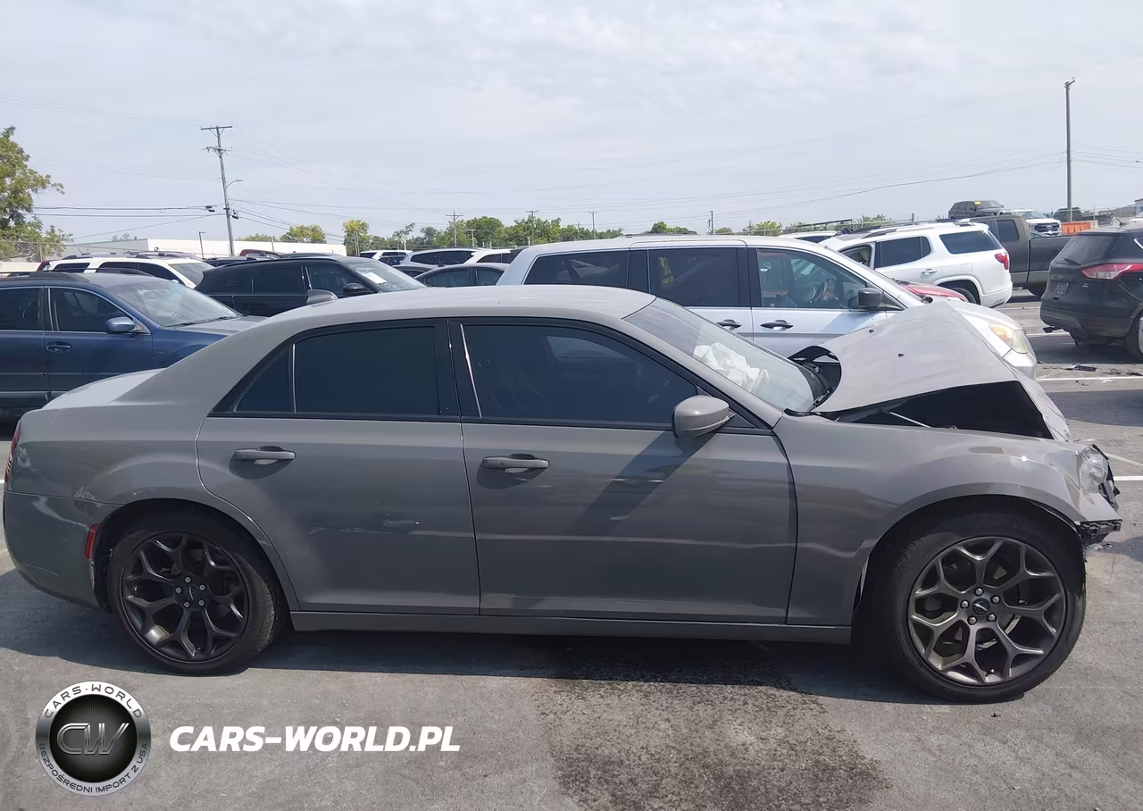 2019 Chrysler 300 300S VIN:2C3CCABG8KH654140 - 14