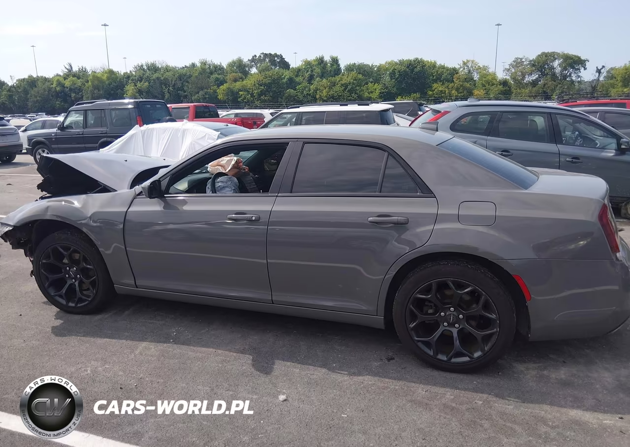 2019 Chrysler 300 300S VIN:2C3CCABG8KH654140 - 15
