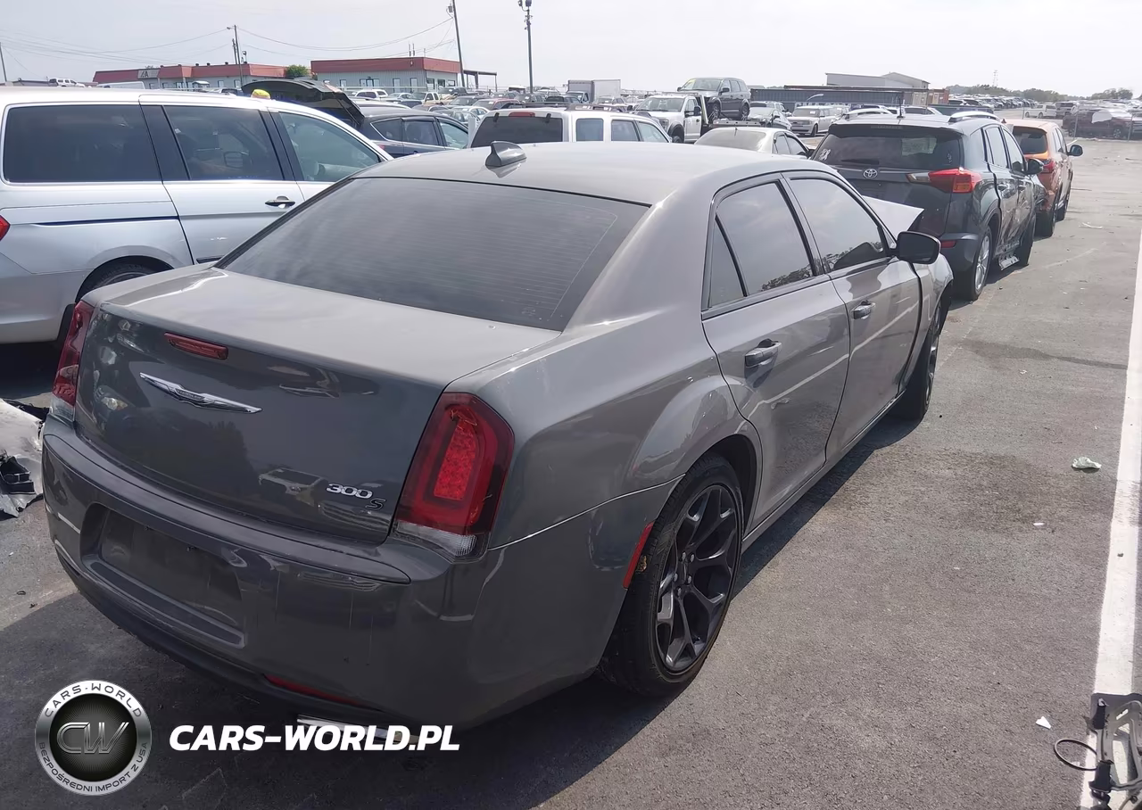 2019 Chrysler 300 300S VIN:2C3CCABG8KH654140 - 4